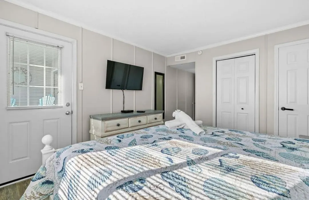 Chateau By The Sea Oceanfront Unit H2-1